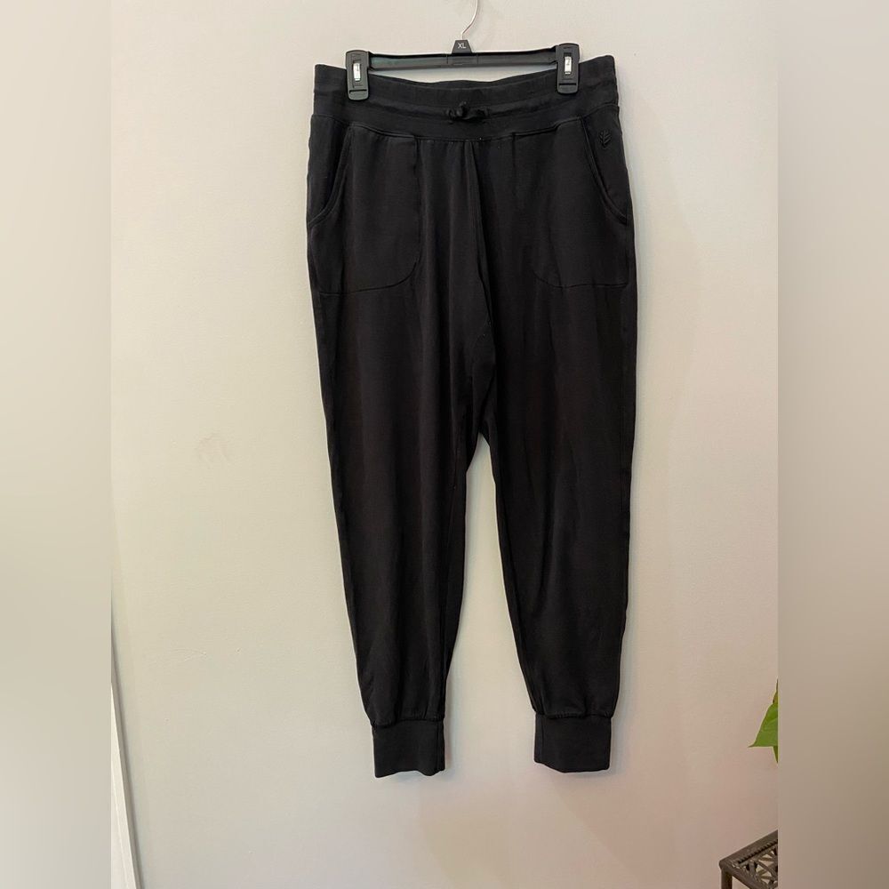 Coolibar Black UPF 50+ Excellent UV Protection Jogger Women Size M